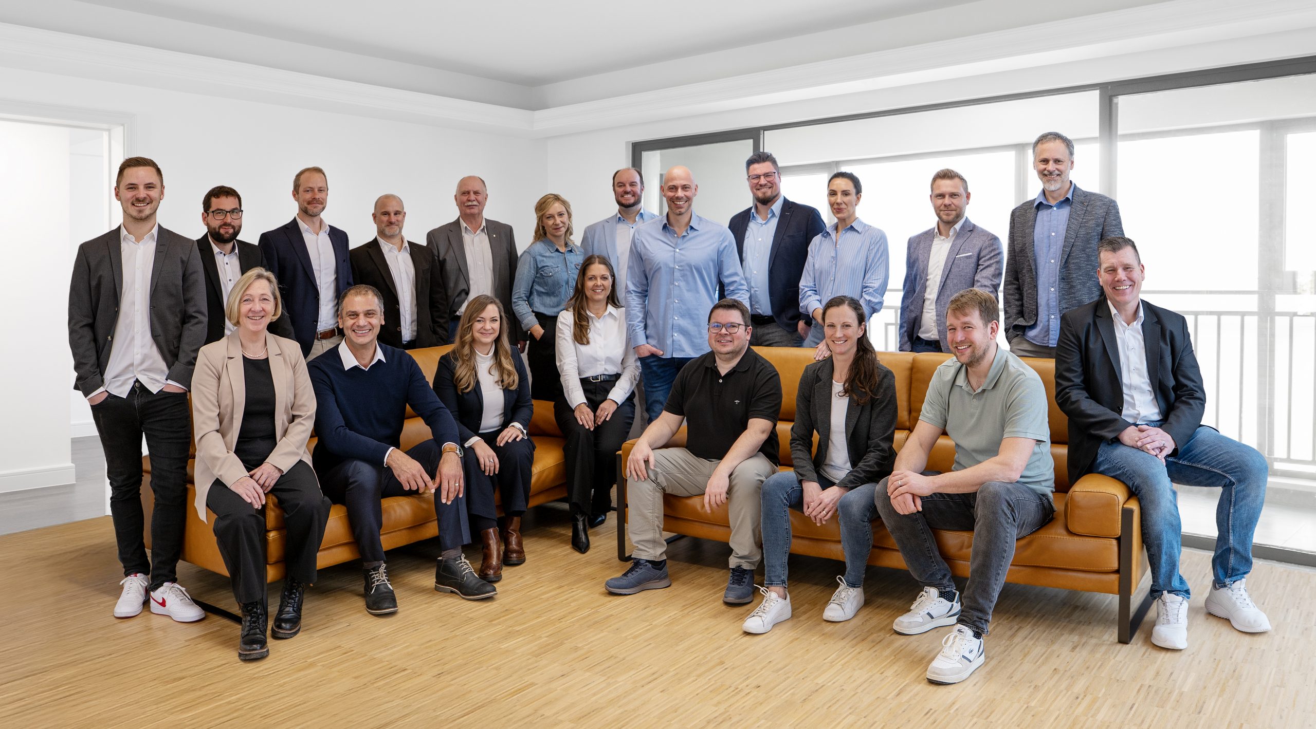 Vorne sitzend,von links nach rechts: Ulrike Roth (19), Ersoy Karakoc (7), Lisa Schraud (17), Marina Buchert (14), Stephan Schenkel (16), Dr. Jana Lutz (10), Max Krichenbauer (22), Klaus Mainberger (6).
Hinten stehend,von links nach rechts: Maximilian Krüger (2), Florian Mathes (8), Peter Heil (18), Kai Huber (15), Albin Wolz (20), Sabrina Joneitis (3), Achim König (12), Konrad Hasch (1), Björn Kendl (13), Dr. Vanessa Hornung (5),Thomas Scheller (4), Stefan Förster (9).
Es fehlen: Markus Streinruck (11), Kerstin Hauck (21) und Holger Hörmann (23).